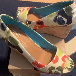 Toms